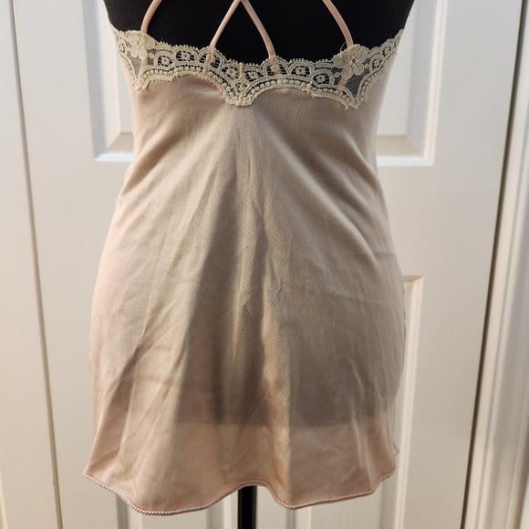 Vanity Fair Blush and Cream Camisole Nylon Romantic Lace Detail Women's 30 - Picture 9 of 12